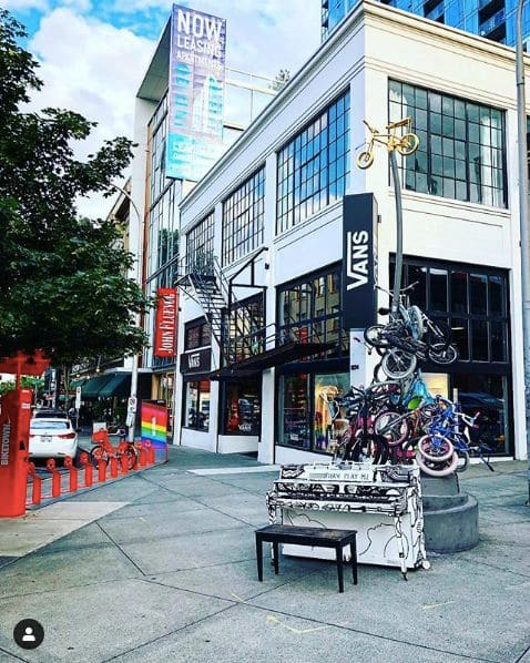 Photo of Portland, Oregon at Animals in Pools, Southwest Yamhill Street, Downtown, Portland, Multnomah County, Oregon, 97204, United States