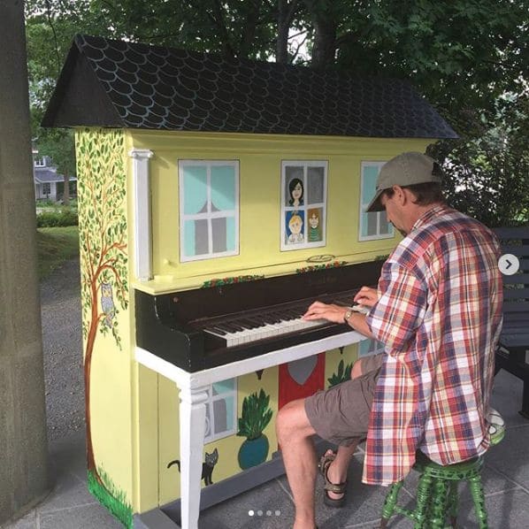 Photo of Mansonville, Quebec at Mansonville Elementary School, Rue Marion-Atwell, Mansonville, Potton, Memphrémagog, Estrie, Quebec, J0E 1X0, Canada. Public piano in Mansonville…