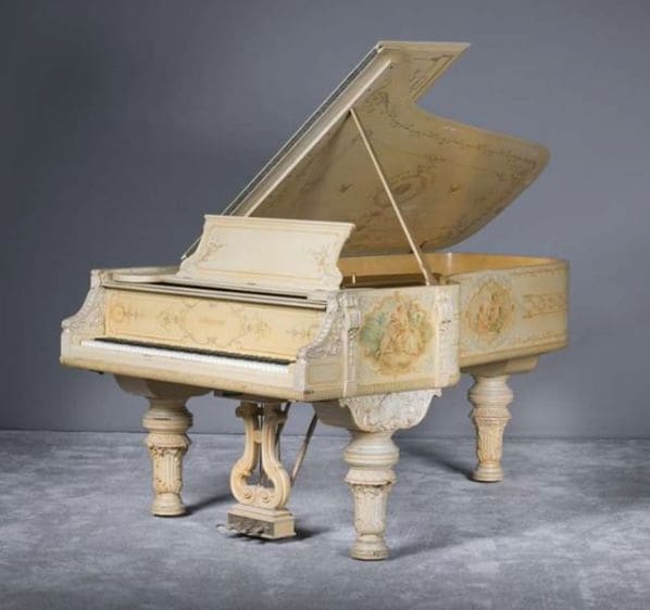 Public piano in Blount County, Tennessee, United States