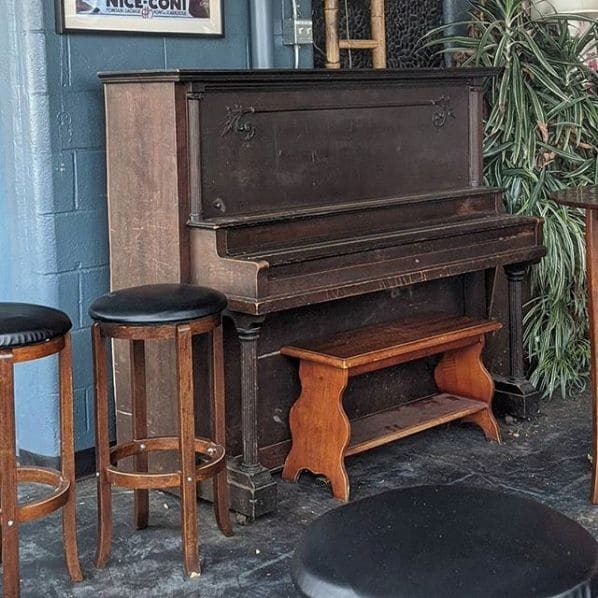 Public piano in Hood River County, Oregon, United States