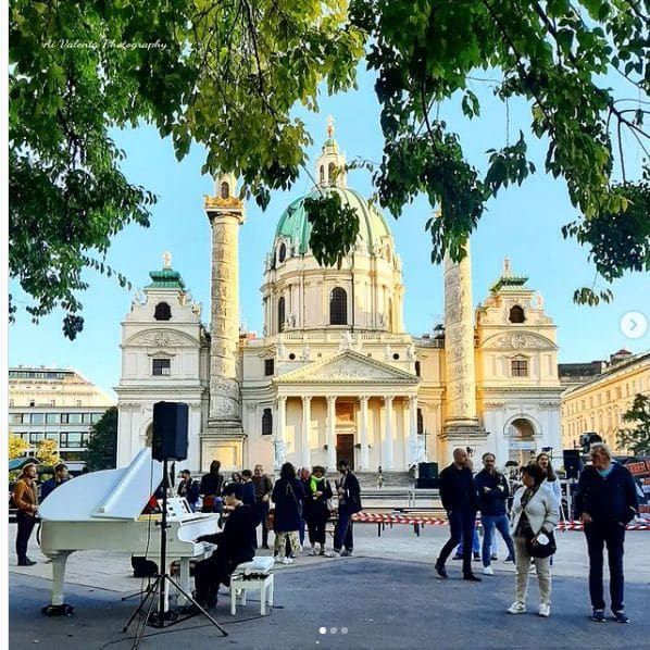 Photo of Resselpark, Karlsplatz at Kiosk Calypso, Karlsplatz, Wieden, KG Wieden, Wieden, Vienna, 1040, Austria. Open Piano for Refugees 🎹 at the great location 🥰\nVienna,…