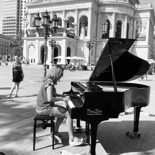 Photo of Alte Oper, Frankfurt at Peterhofer Straße, Ober-Eschbach, Bad Homburg vor der Höhe, Hochtaunuskreis, Hesse, 61352, Germany