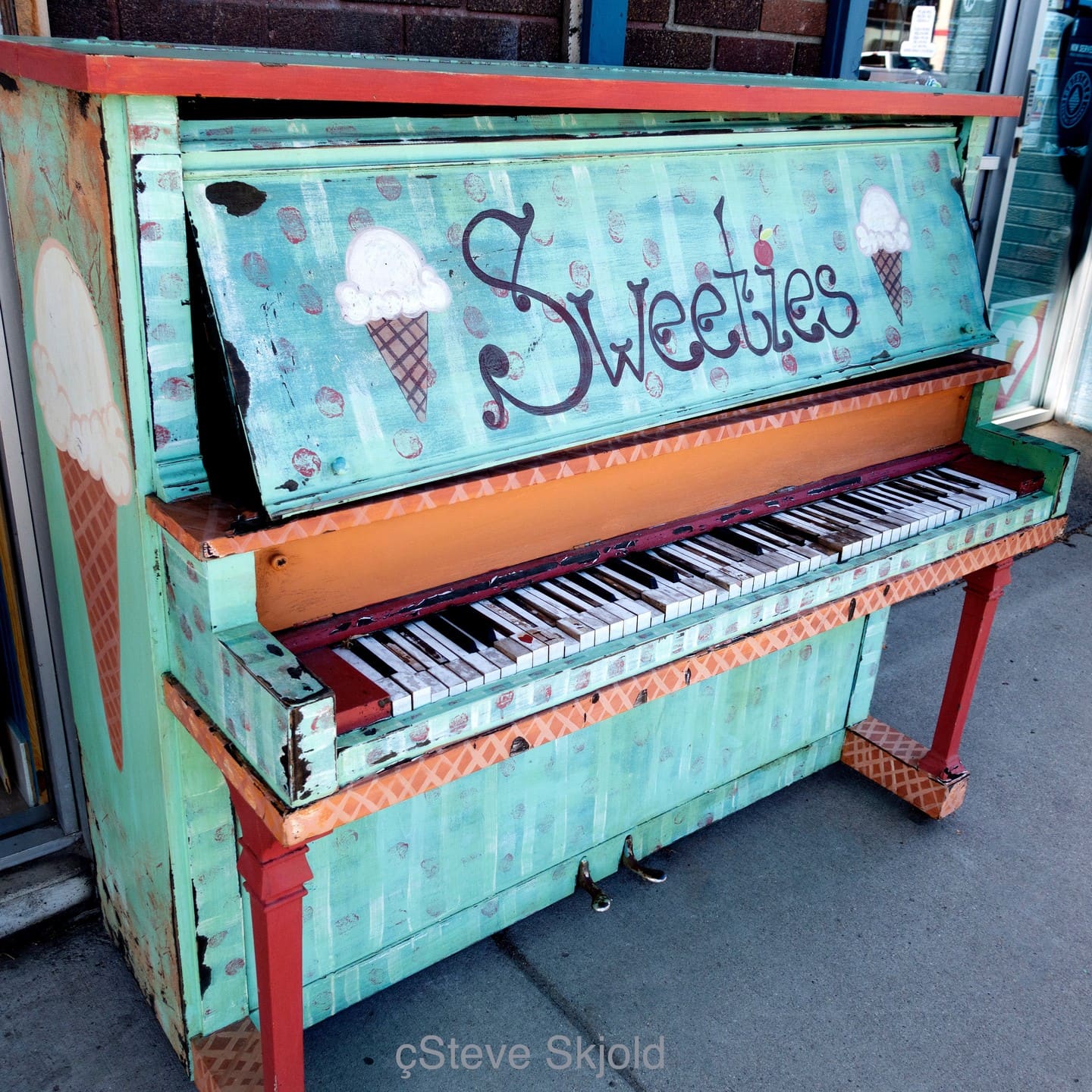Public piano in Otter Tail County, Minnesota, United States