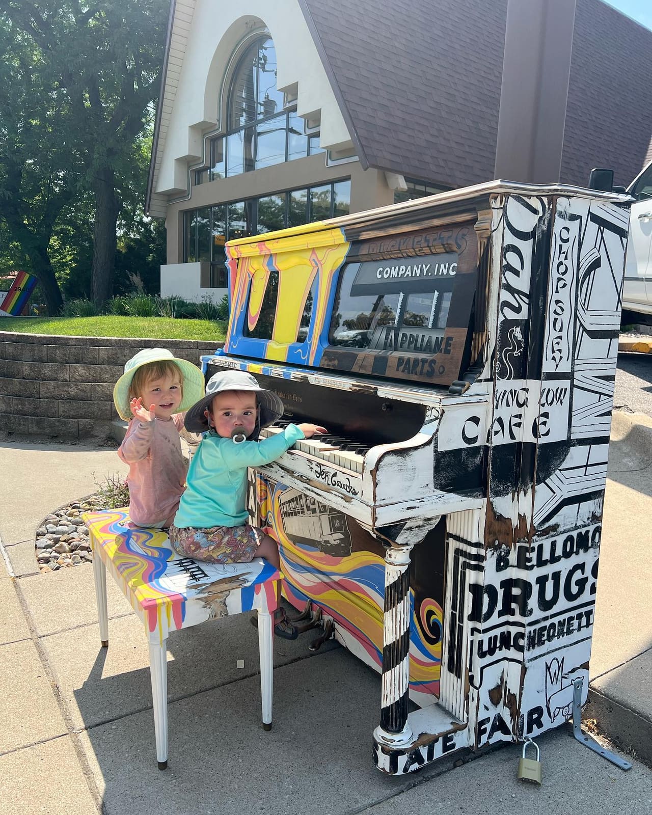 Public piano in Des Moines, Iowa, United States