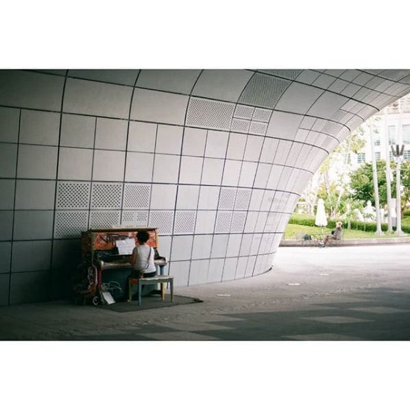 Photo of 동대문디자인플라자 DDP at Dongdaemun Design Plaza, 281, Eulji-ro, Dongdaemun Fashion Town, Gwanghui-dong, Jung-gu, Seoul, Nowon-gu, 04566, South Korea. rit. . . NikonFM2