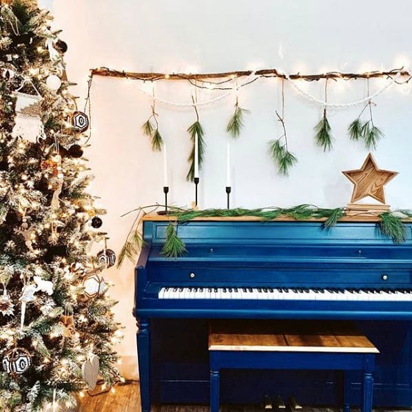 Public piano in Oakland County, Michigan, United States