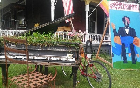 Public piano in Allegheny County, Pennsylvania, United States
