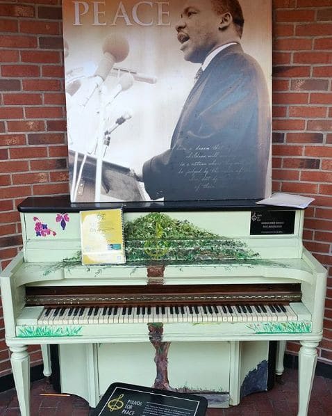 Photo of The King Center at Martin Luther King Junior Center for Nonviolent Social Change, Auburn Avenue Northeast, Sweet Auburn, Old Fourth Ward, Atlanta, Fulton County,…
