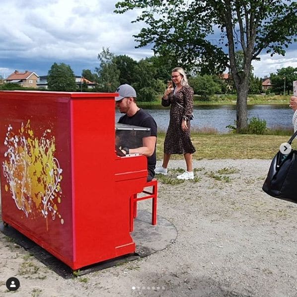 Photo of Sandgrundsudden at Le banc noir, Museigatan, Kasernhöjden, Tingvallastaden, Karlstad, Karlstads kommun, Värmland County, 65225, Sweden