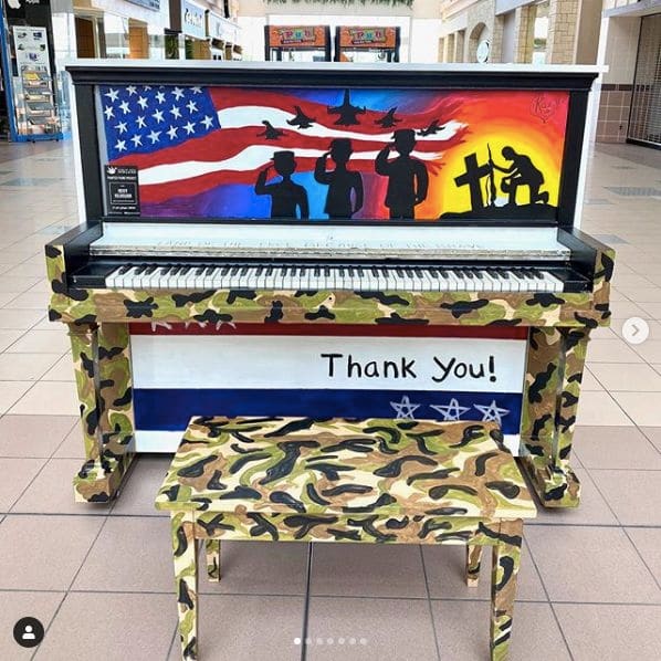 Public piano in Midland County, Michigan, United States