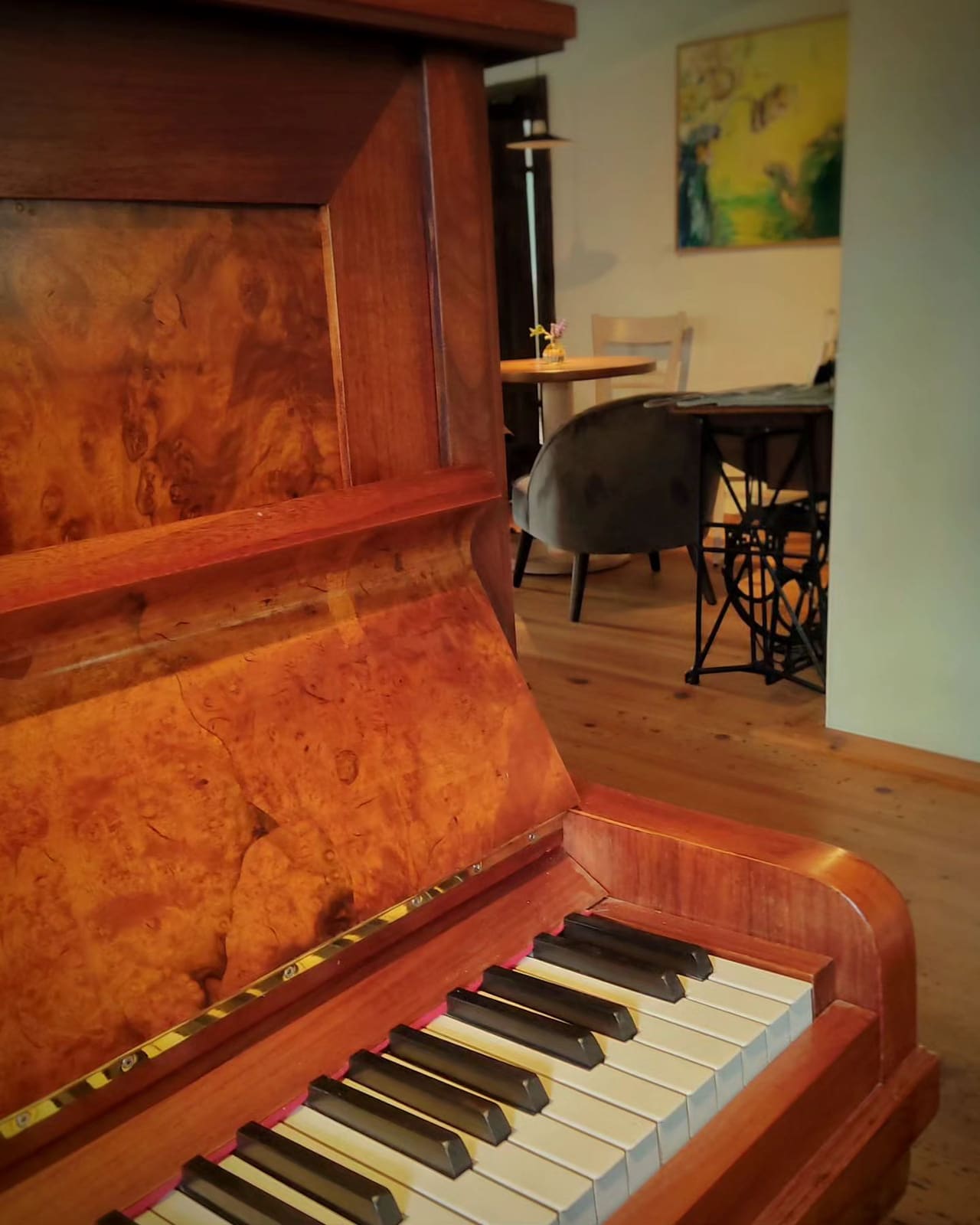 Photo of Hofcafé „Zur Hölle“ at Lösmühle, Postfelden, Rettenbach, Falkenstein (VGem), Landkreis Cham, Bavaria, 93191, Germany. Open Piano im Hofcafé ... ... in der Café-Stube…